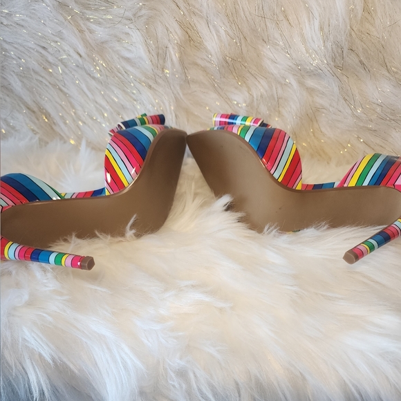 Betsey Johnson Prince-P Bright Multicolor Bow Pumps - Picture 3 of 9